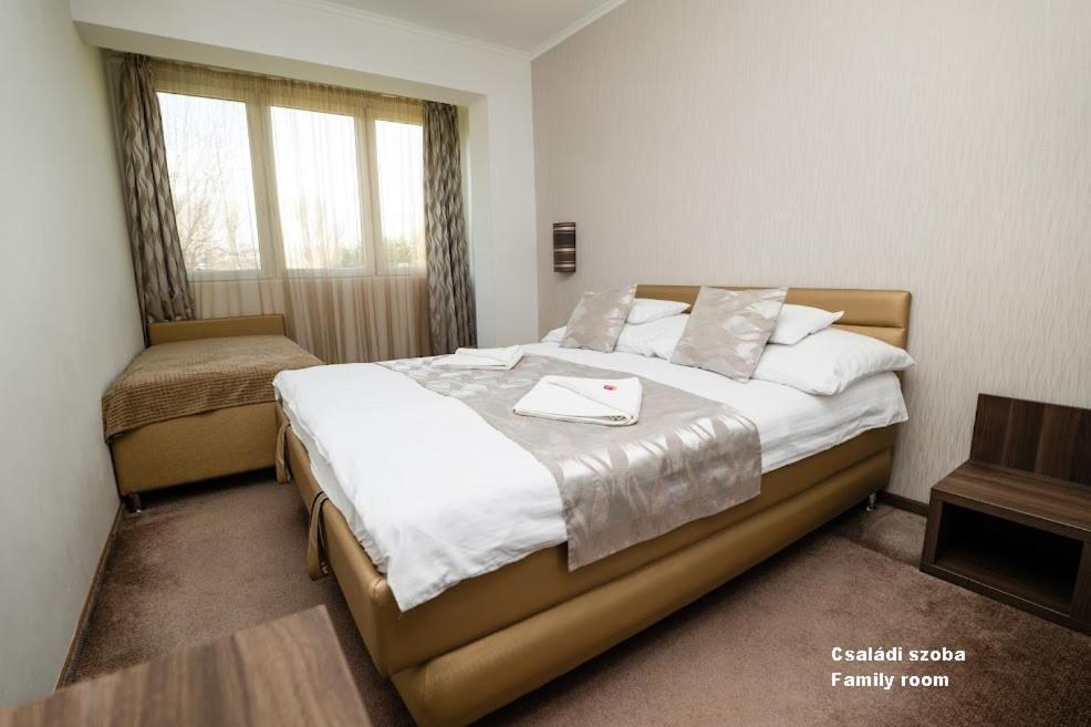 Hotel Irisz Nyíregyháza Exteriér fotografie