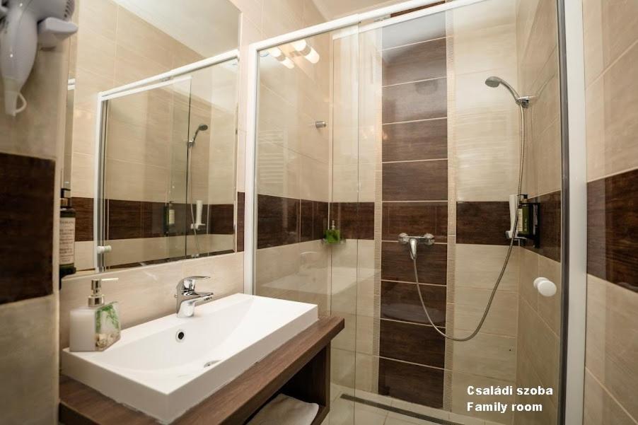 Hotel Irisz Nyíregyháza Exteriér fotografie