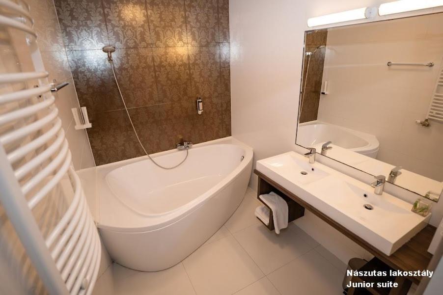 Hotel Irisz Nyíregyháza Exteriér fotografie