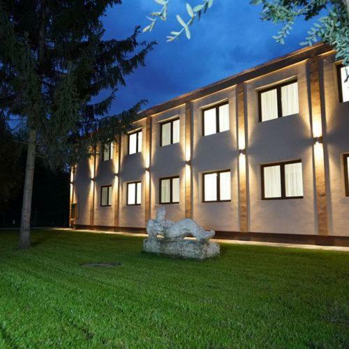 Hotel Irisz Nyíregyháza Exteriér fotografie